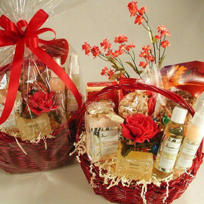 Holiday Bath & Beauty Gift Basket #6218  "Picture Shown Largest Size"