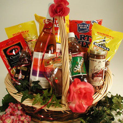 Michigan Treats Holiday Gift Basket #6210  "Picture Shown Largest Size"