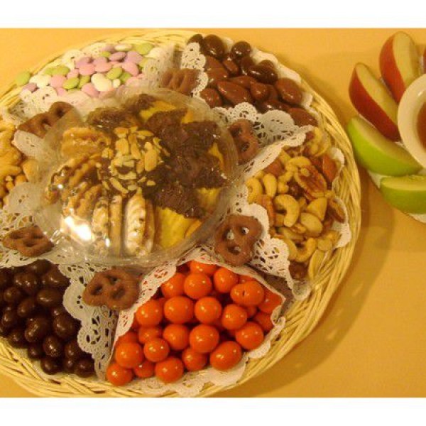 Holiday Nut Chocolate Tray with Honey & Apple 6853
