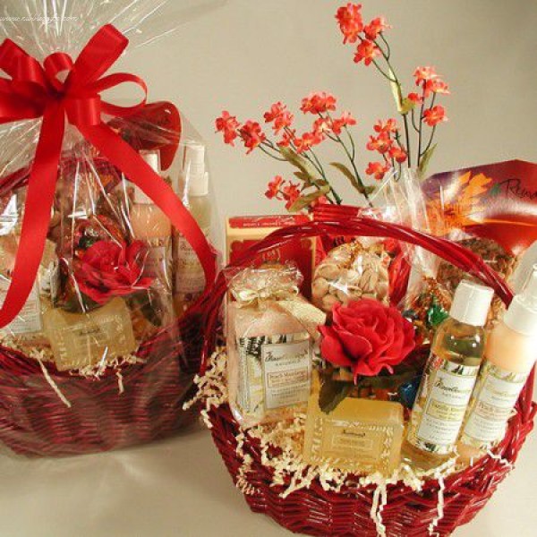 Holiday Bath & Beauty Gift Basket 6218